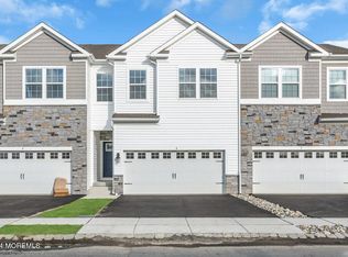 4 Avalon Ln, Jackson, NJ 08527