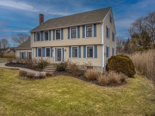 6 Fox Run Dr, Newburyport, MA 01950