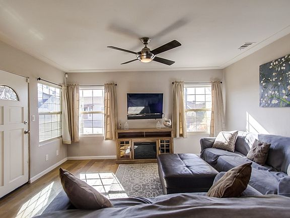 4th image of 2328 Landis St