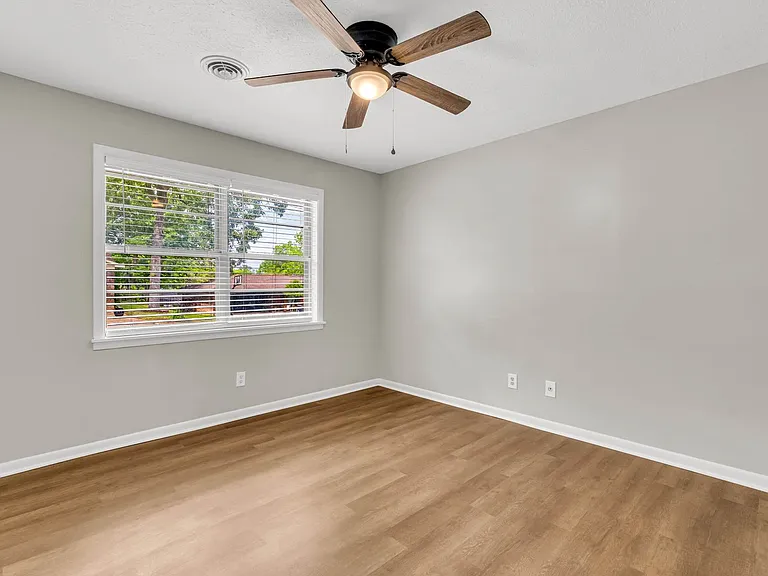 2507 Buckner Ave — Photo 5