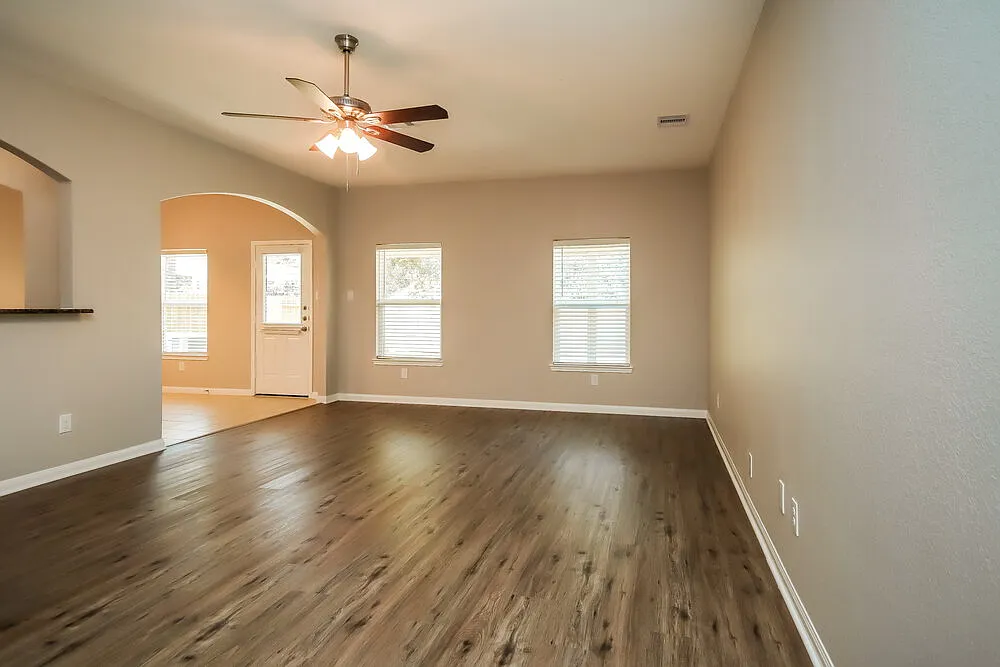 3 bed, 2.5 bath, 2160 sqft, $2,190 — Photo 4