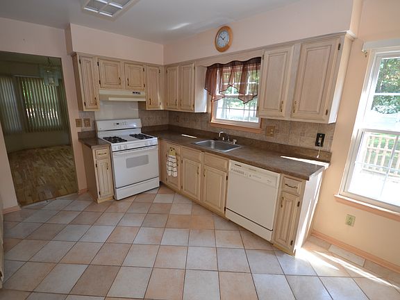 2nd image of 341 Peach Dr
