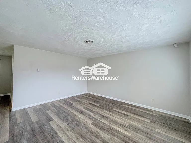 2912 Doris Ave — Photo 5