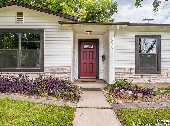 3rd image of 203 Redrock Dr