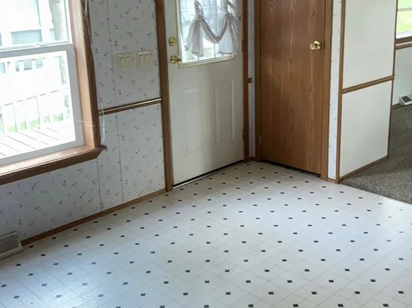 Oak Ridge MHC, LLC, 1201 8th St NE Trailer 2, Staples, MN 56479