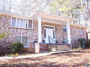 929 E Tomahawk Trl, Gadsden, AL 35903