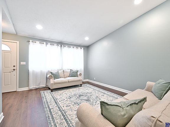 5th image of 800 E Sanborn Dr