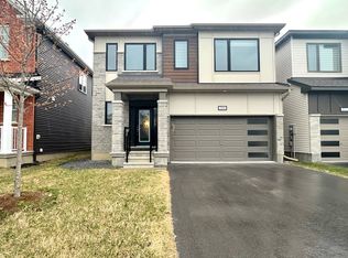 309 Crossway Ter #B, Ottawa, ON K2S 3A8