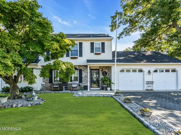 7 Pinyon Street, Howell, NJ 07731