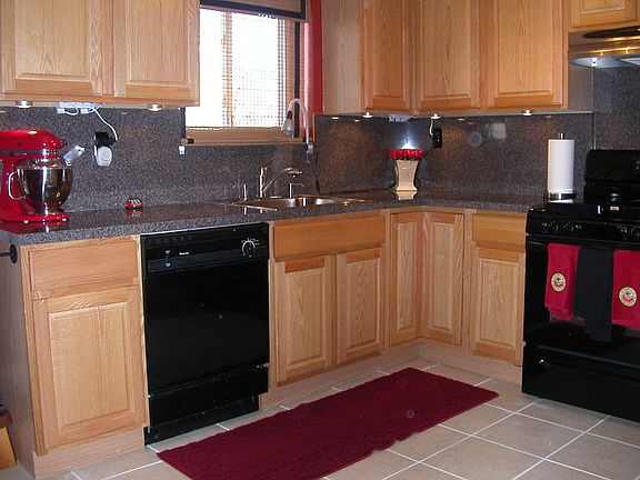 4th image of 19 Guinevere Ln