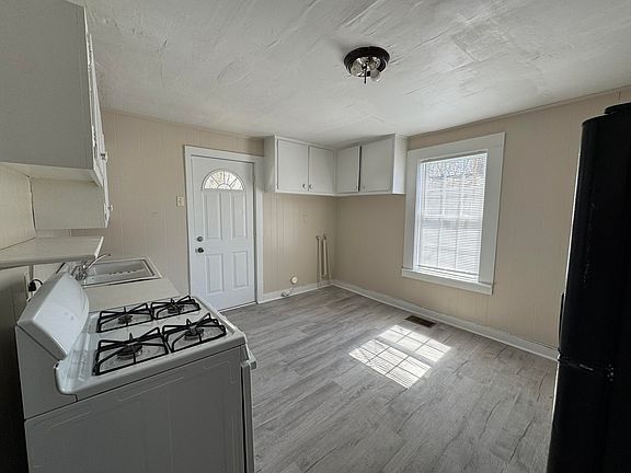 5th image of 118 N Fowler Ave