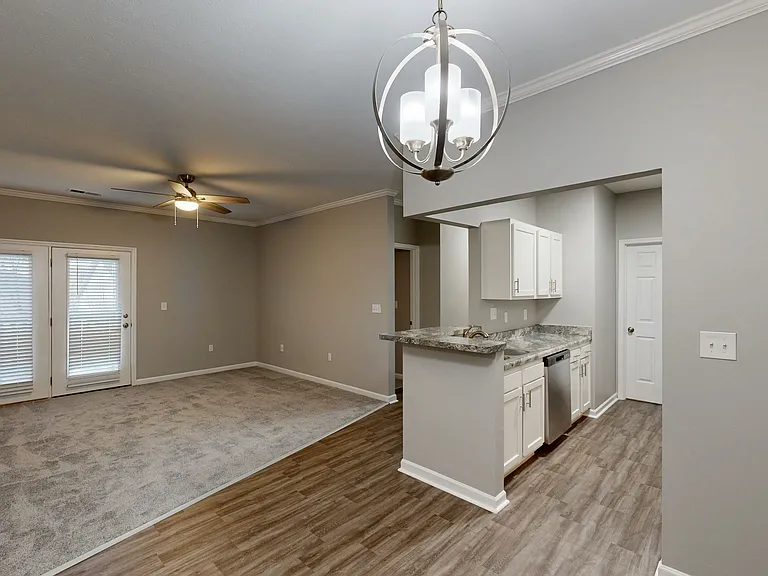Burlington Oaks Apartments — Photo 41