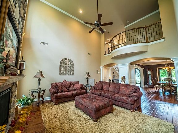 2nd image of 120 Fountain Head Ct