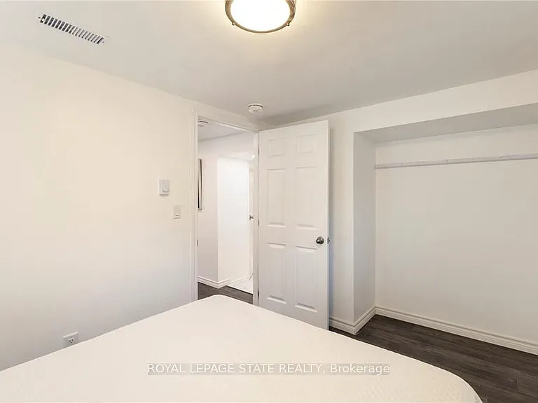 7 Purdy Cres #2 — Photo 5