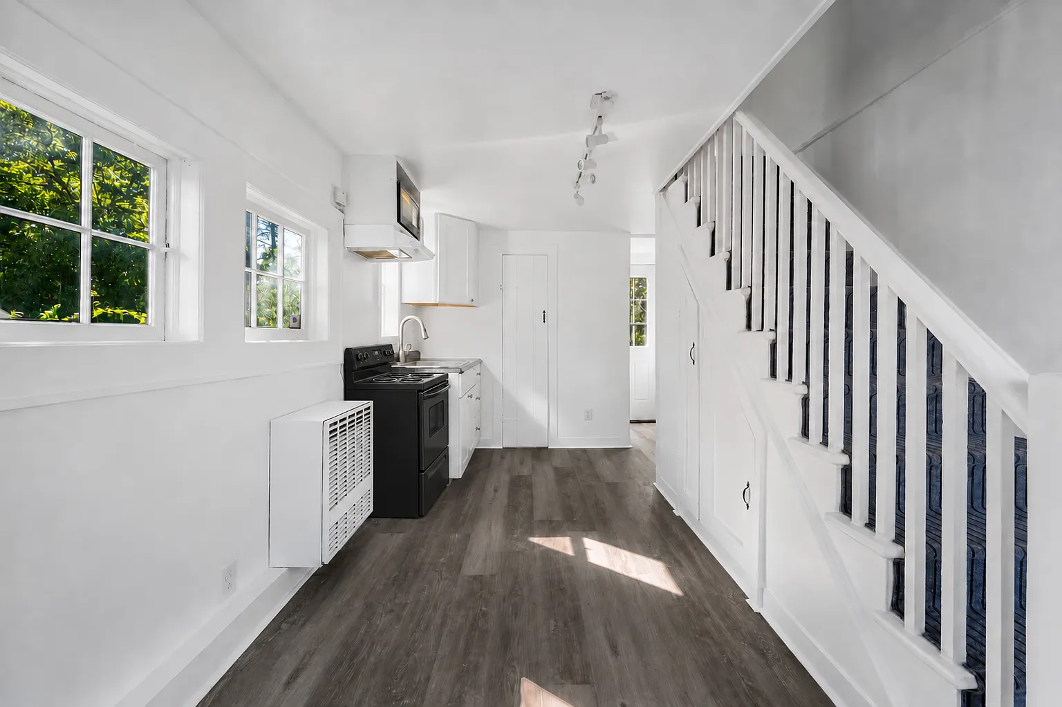 2 bed, 1.5 bath, 800 sqft, $2,995 — Photo 3