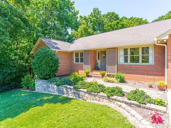 3rd image of 7029 Forest Hills Dr