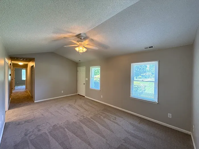 3211 Karen Ln — Photo 3