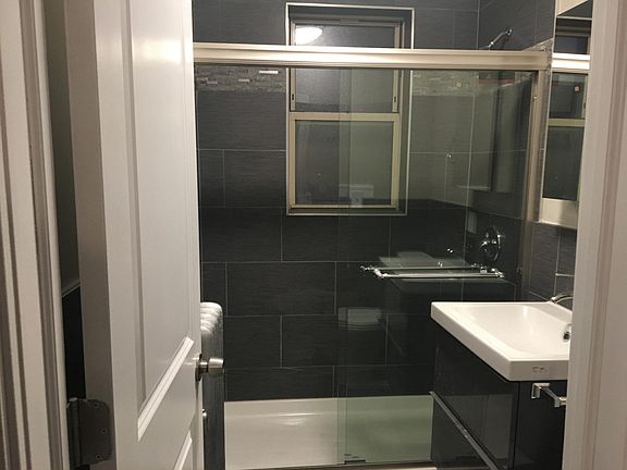 4th image of 4615 N Lincoln Ave APT 107