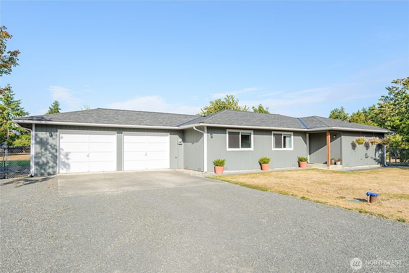 4th image of 310 S Scott Drive