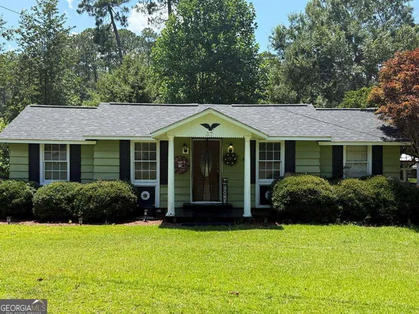 37 Lake Say Hi Dr, Tifton, GA 31793