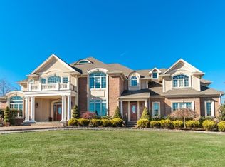 27 Overlook Rd, Livingston, NJ 07039