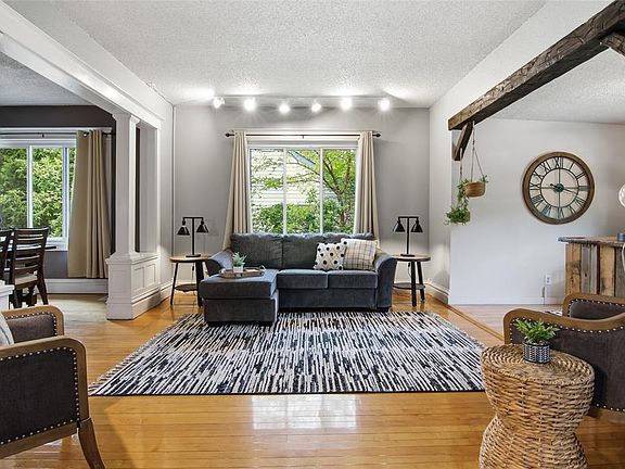 3rd image of 927 Sheridan Road