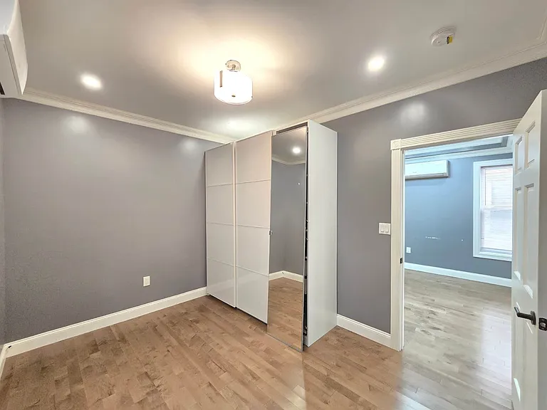 2154 E 23rd St #1 — Photo 18