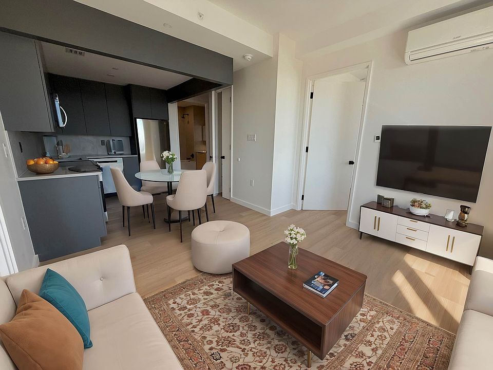 1st image of 899 Franklin Ave #3