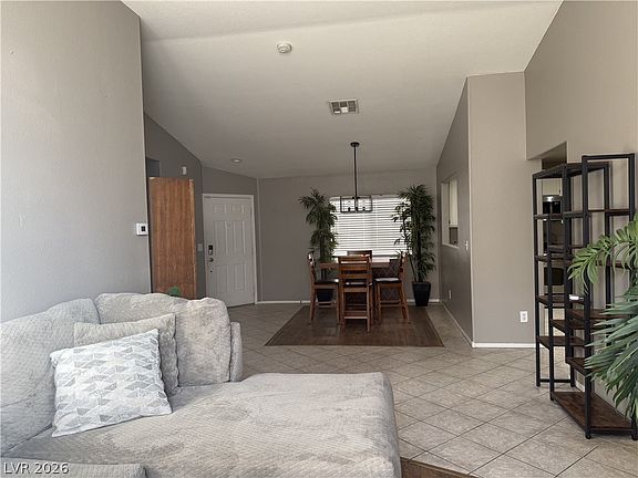 5th image of 331 River Glider Ave