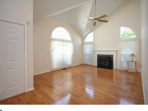 5th image of 4 Woodstock Ln
