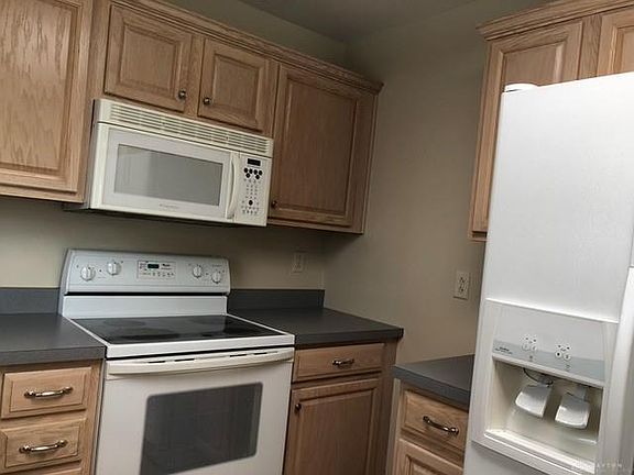 3rd image of 31 Knollview Ct