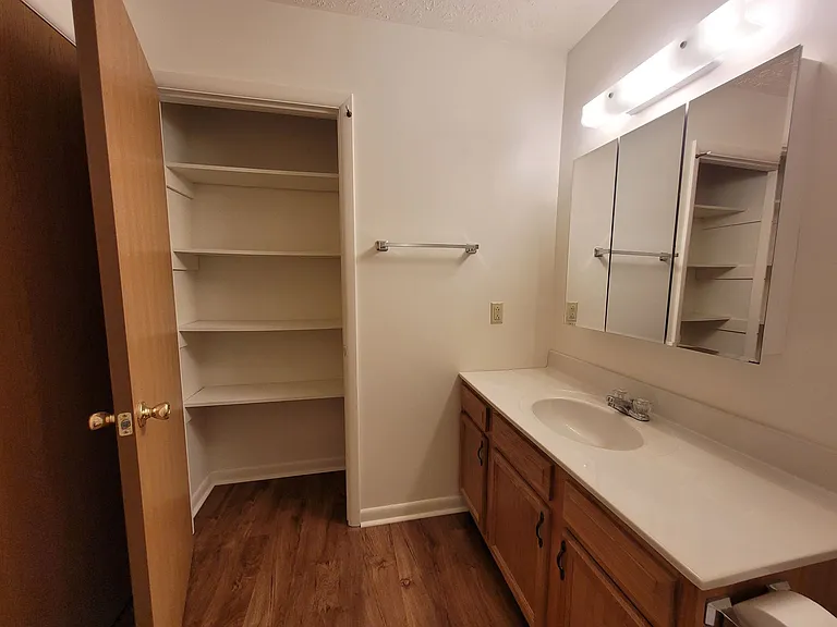 100 Sterling Hills Dr — Photo 9