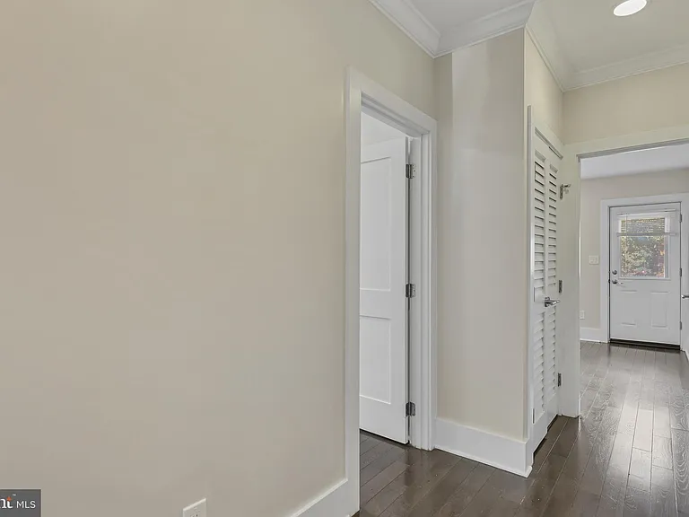 1100 Holbrook Ter NE #1 — Photo 17