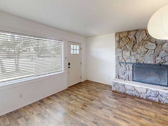 3rd image of 832 W Manana Blvd