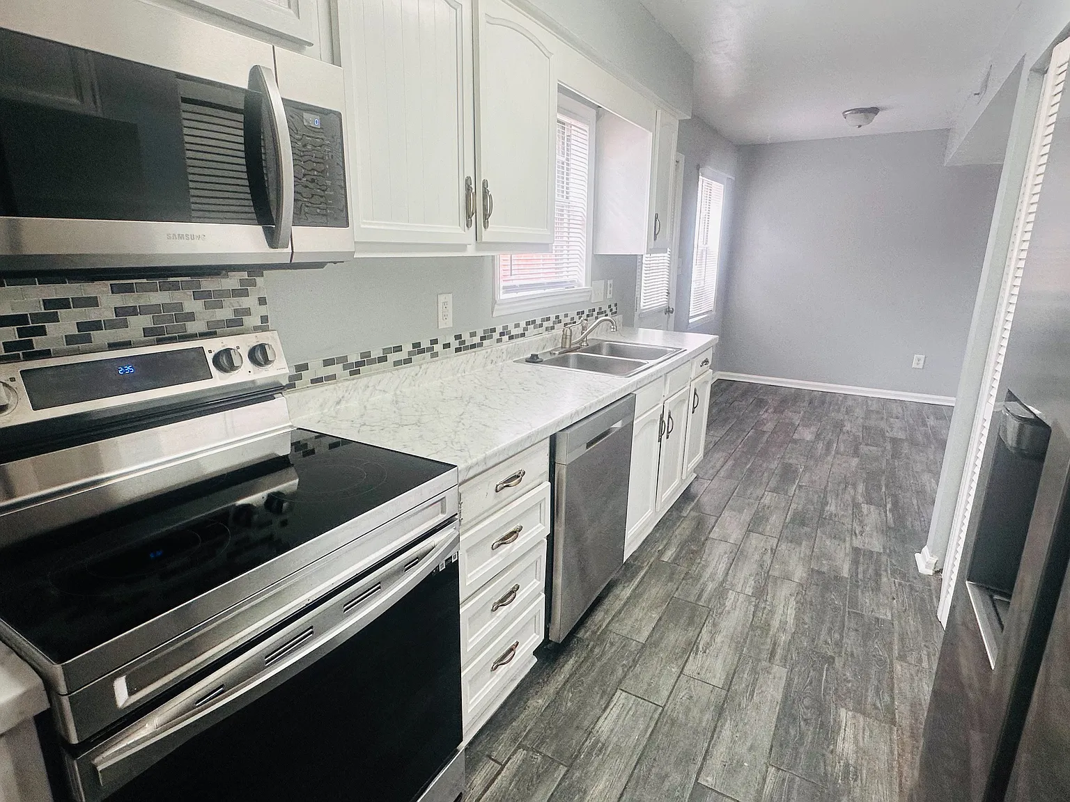3 bed, 1298 sqft, $1,850 — Photo 2