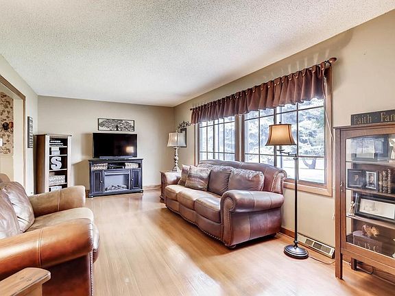 5th image of 2560 Dorothy Ave