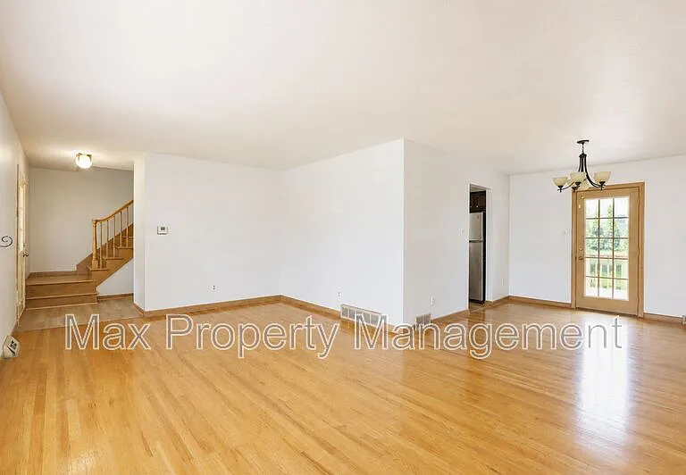 4413 63rd St — Photo 10