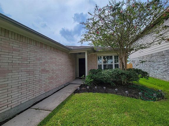 3rd image of 17723 Barton Point Ln