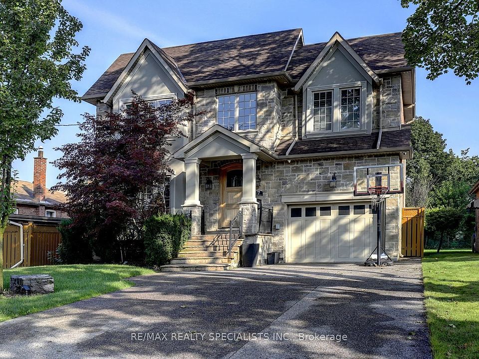 1st image of 7 Fairlin Dr