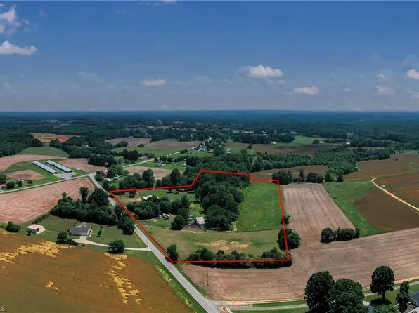 1841 Center Rd, Boonville, NC 27011