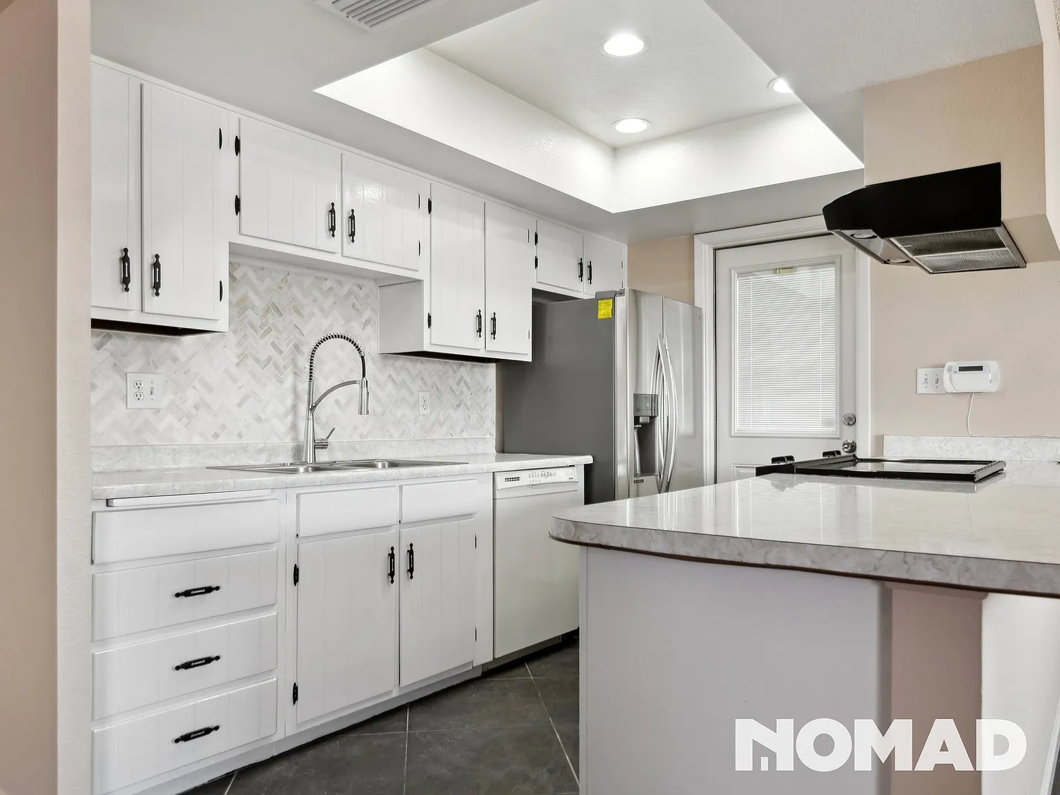 3 bed, 1374 sqft, $2,300 — Photo 3