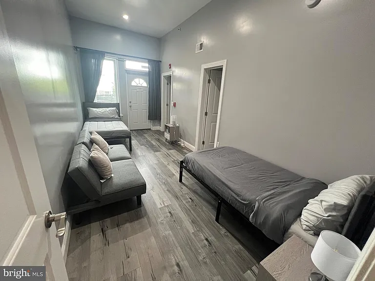 700 N Marshall St #8-C2 — Photo 25
