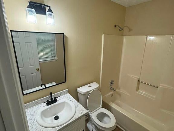 4th image of 2653 Laurel Woods Ln SE