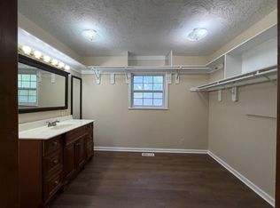 1519 N Geronimo Dr, Independence, MO 64058