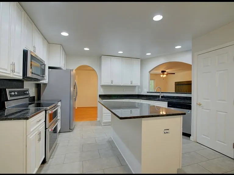 11621 Sourwood Ln — Photo 9