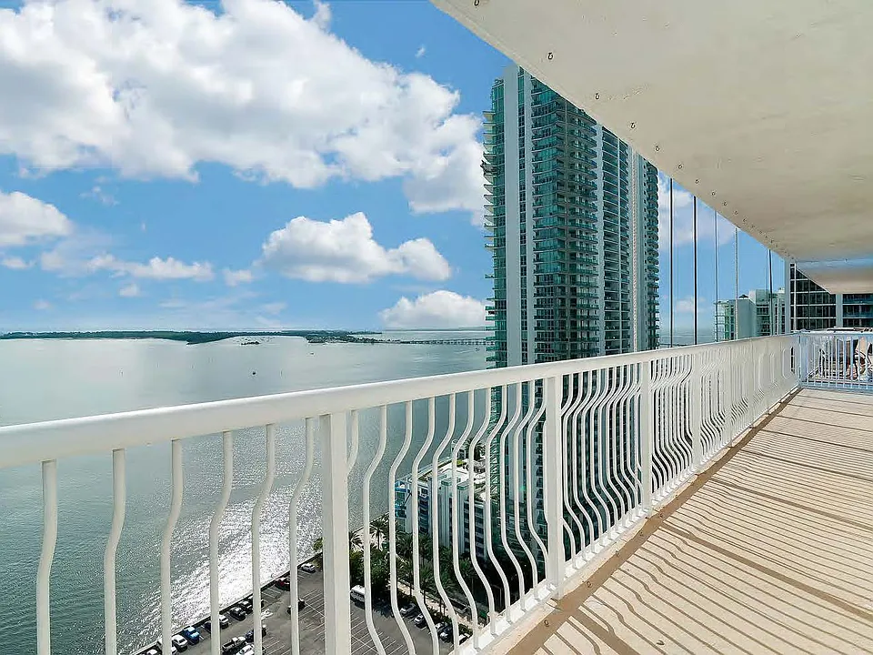1200 Brickell Bay Dr #2802
