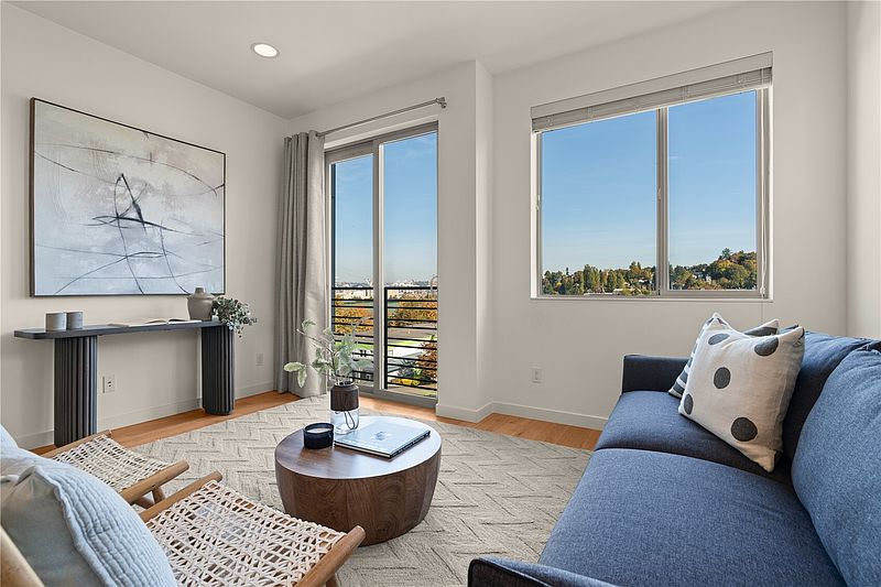 2nd image of 4052 30th Avenue SW