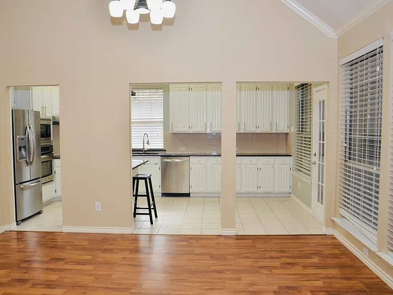2413 Pinehurst Dr — Photo 14