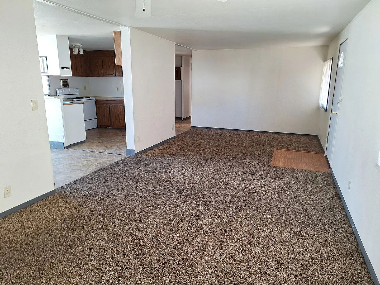 4 bed 2 bath — Photo 3