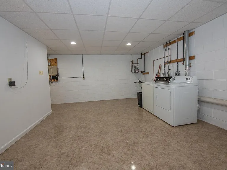 1216 Ogden St — Photo 37